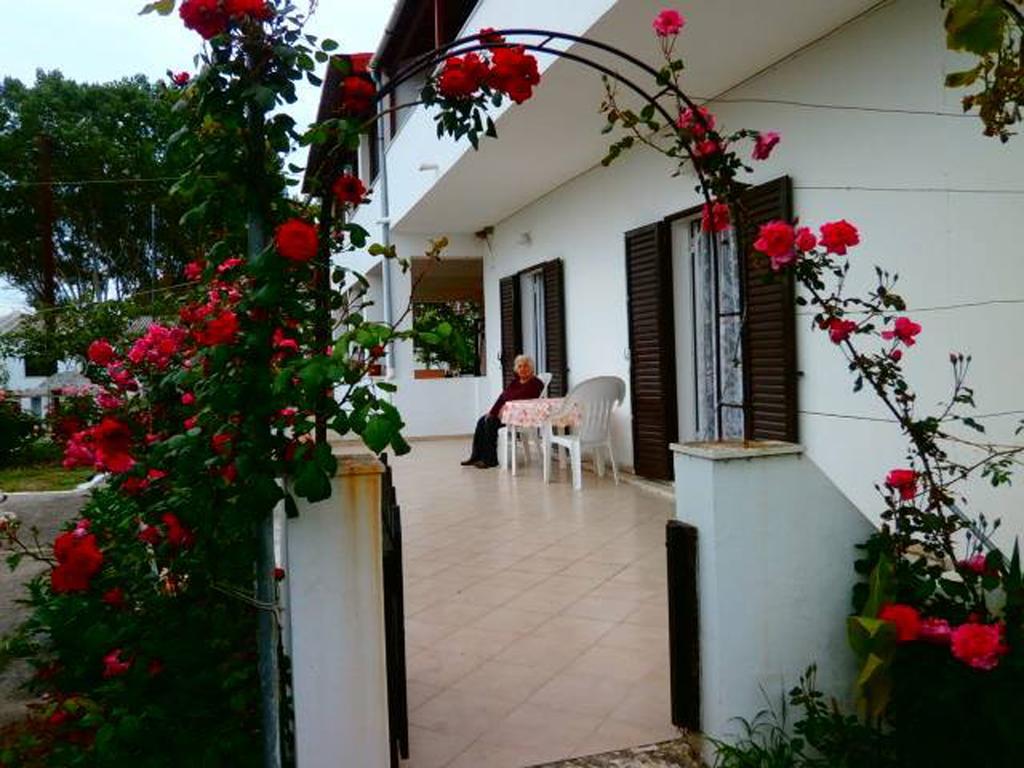 Eftichia Apartment Roda  Extérieur photo